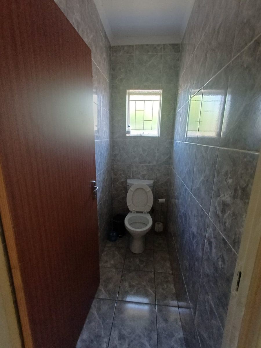 To Let 2 Bedroom Property for Rent in Komani Park Eastern Cape